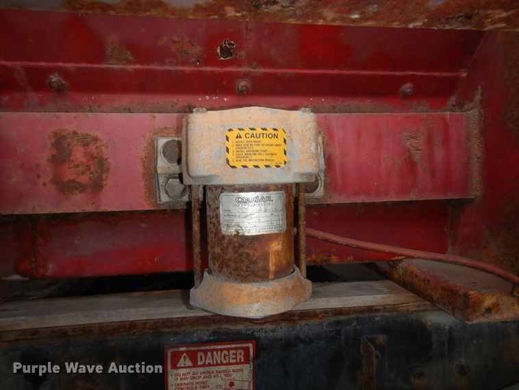 image for item AF9465 1979 Ford 9000  dump truck