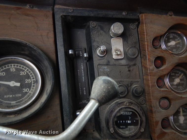 image for item AF9465 1979 Ford 9000  dump truck