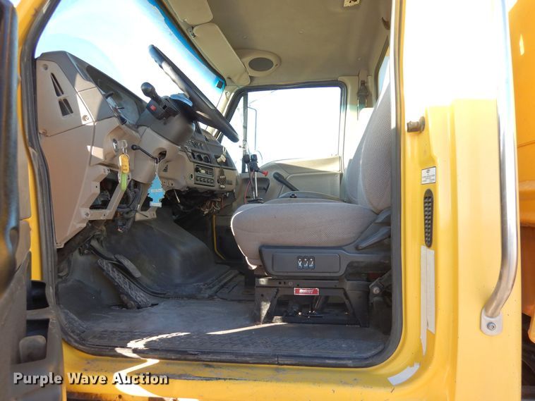 image for item DF8215 2006 Sterling  dump truck