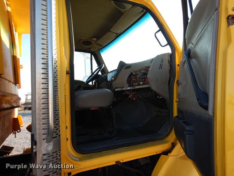 image for item DF8215 2006 Sterling  dump truck