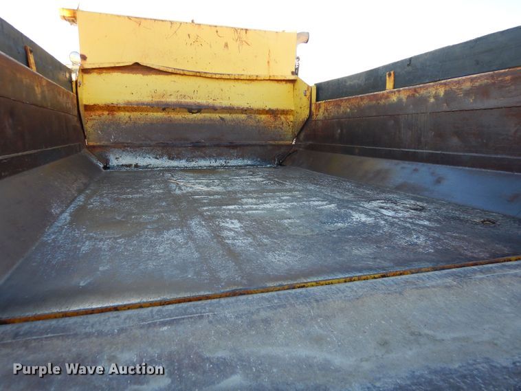 image for item DF8215 2006 Sterling  dump truck