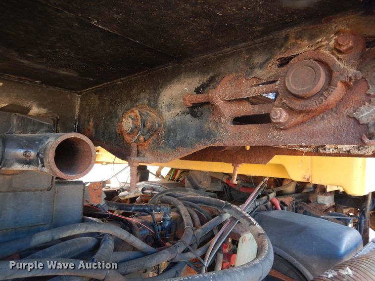 image for item DF8215 2006 Sterling  dump truck