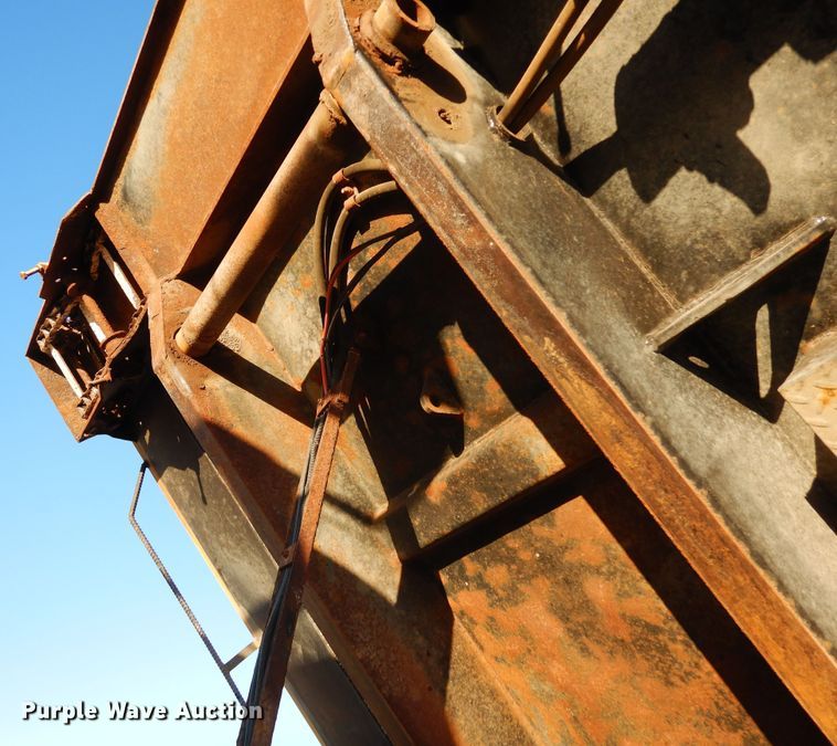 image for item DF8215 2006 Sterling  dump truck