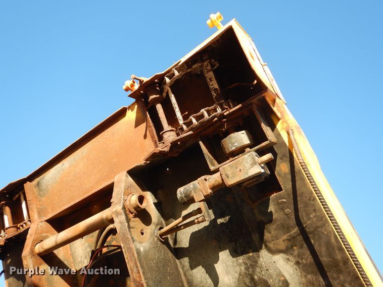 image for item DF8215 2006 Sterling  dump truck