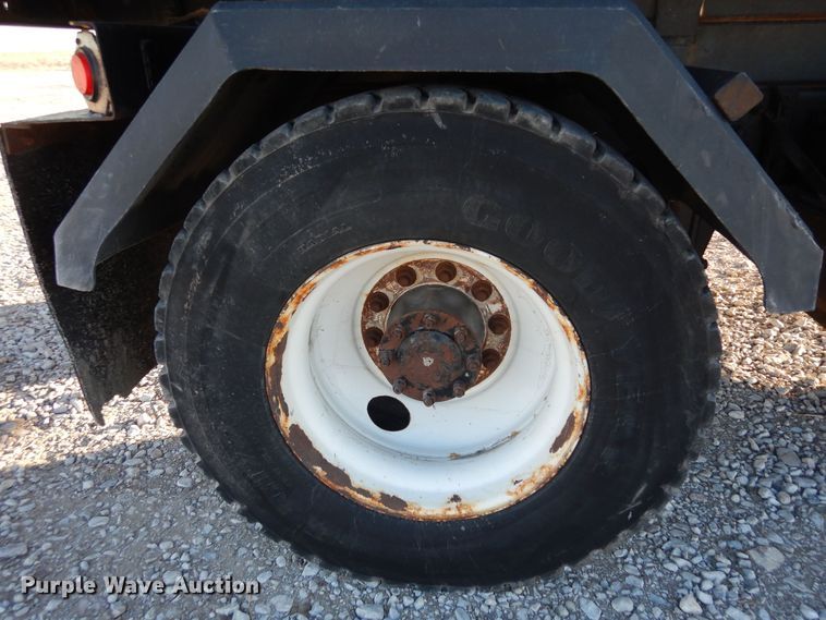 image for item DF8215 2006 Sterling  dump truck