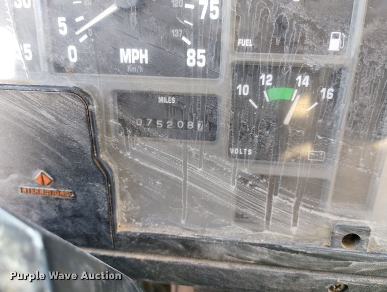 image for item DF8224 1990 International 4800  digger derrick truck