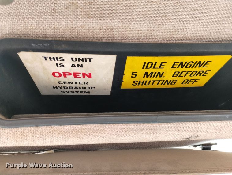 image for item DF8224 1990 International 4800  digger derrick truck