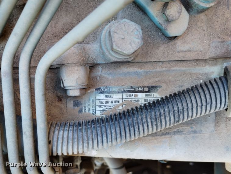 image for item DF8224 1990 International 4800  digger derrick truck