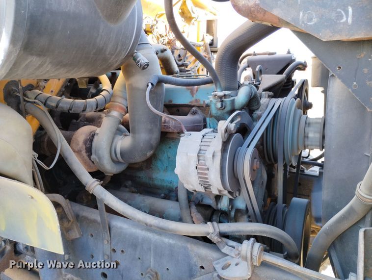 image for item DF8224 1990 International 4800  digger derrick truck