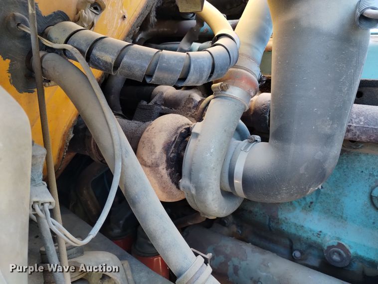 image for item DF8224 1990 International 4800  digger derrick truck