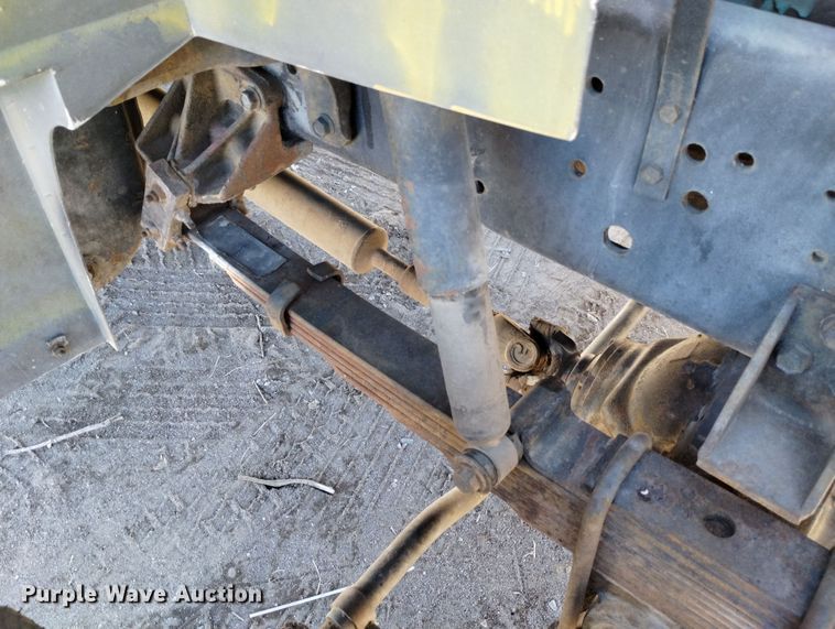 image for item DF8224 1990 International 4800  digger derrick truck