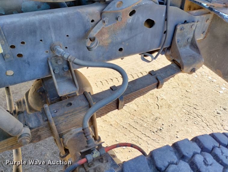 image for item DF8224 1990 International 4800  digger derrick truck