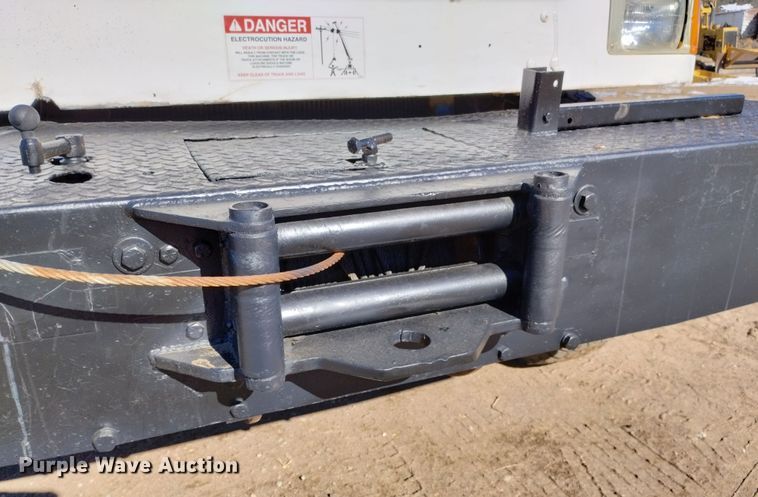 image for item DF8224 1990 International 4800  digger derrick truck