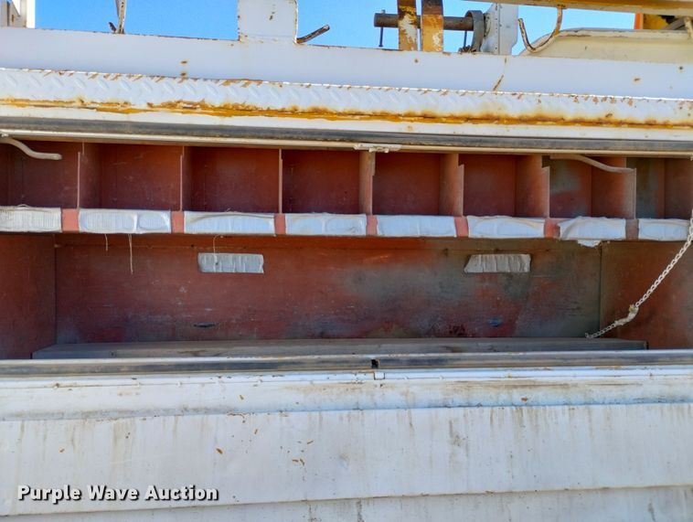 image for item DF8224 1990 International 4800  digger derrick truck