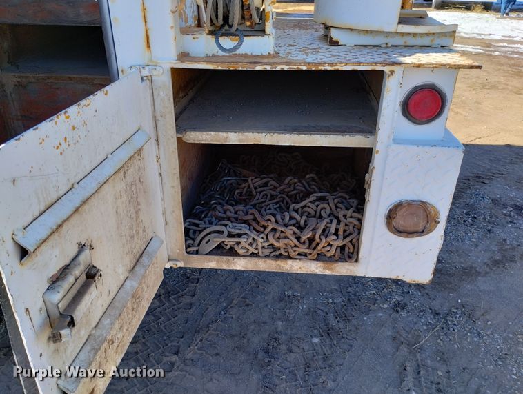 image for item DF8224 1990 International 4800  digger derrick truck