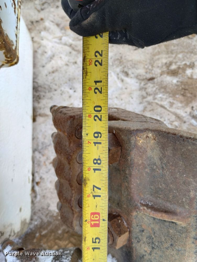 image for item DF8224 1990 International 4800  digger derrick truck