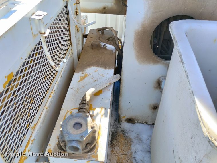 image for item DF8224 1990 International 4800  digger derrick truck