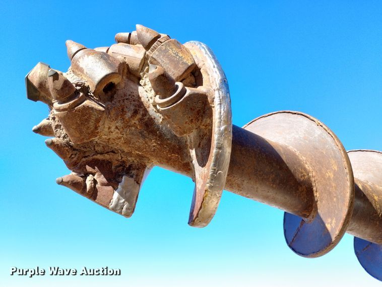 image for item DF8224 1990 International 4800  digger derrick truck