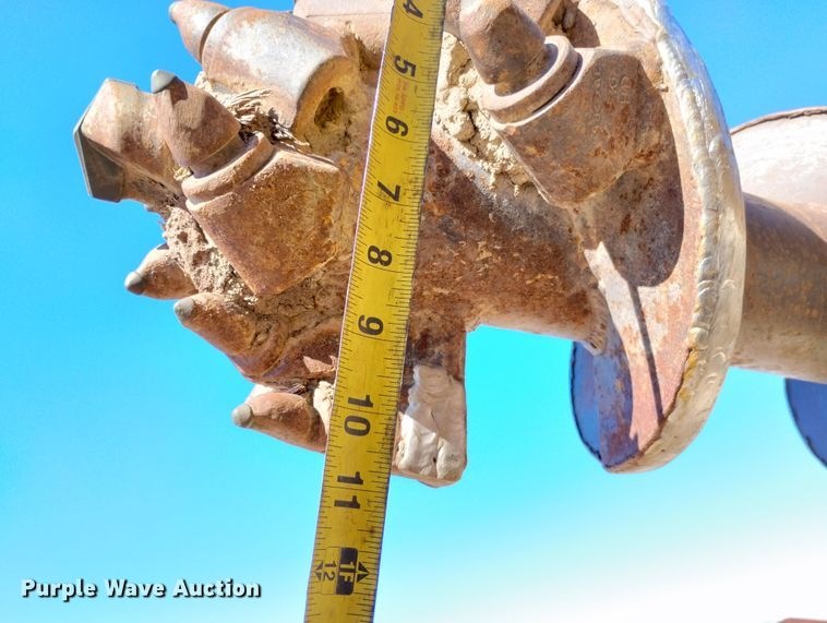 image for item DF8224 1990 International 4800  digger derrick truck