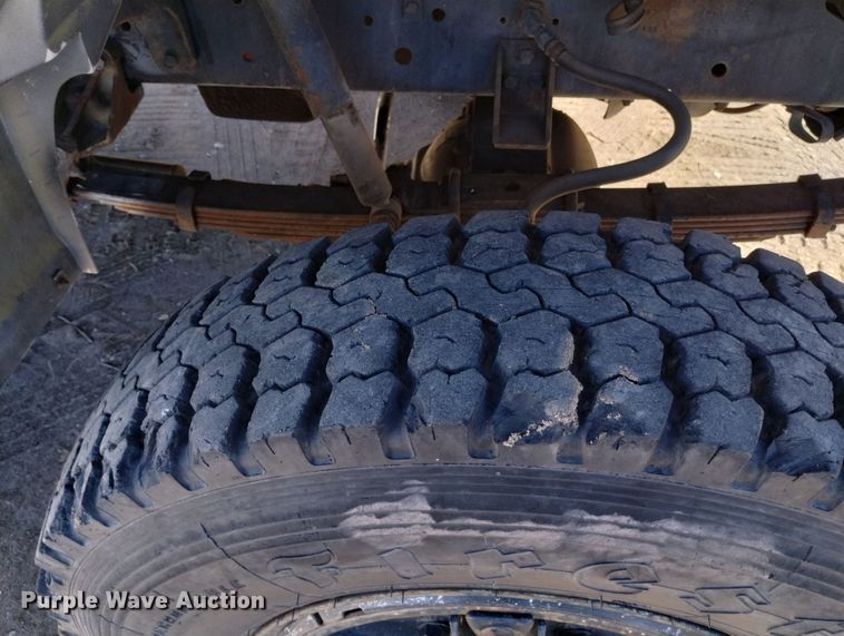 image for item DF8224 1990 International 4800  digger derrick truck