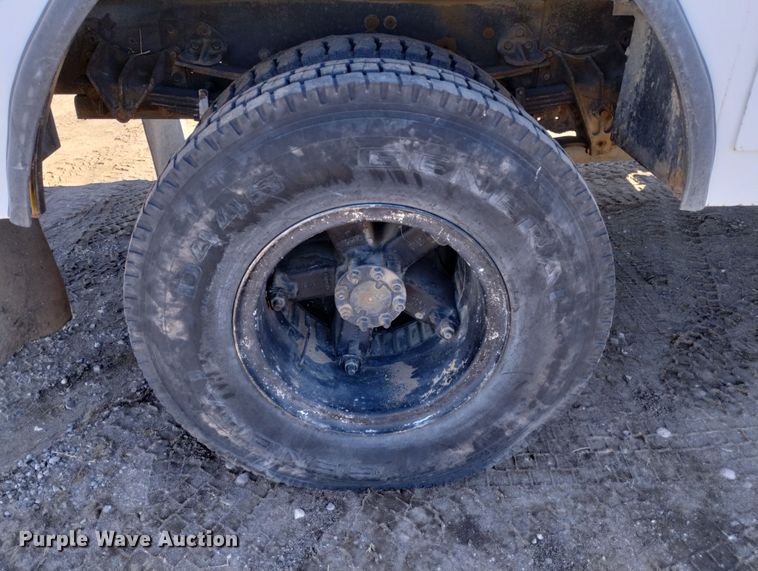 image for item DF8224 1990 International 4800  digger derrick truck