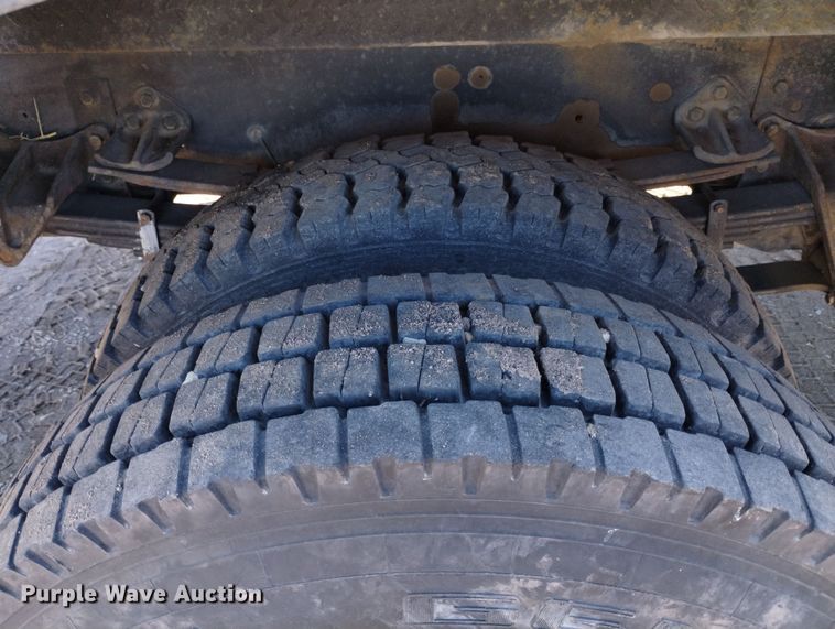 image for item DF8224 1990 International 4800  digger derrick truck