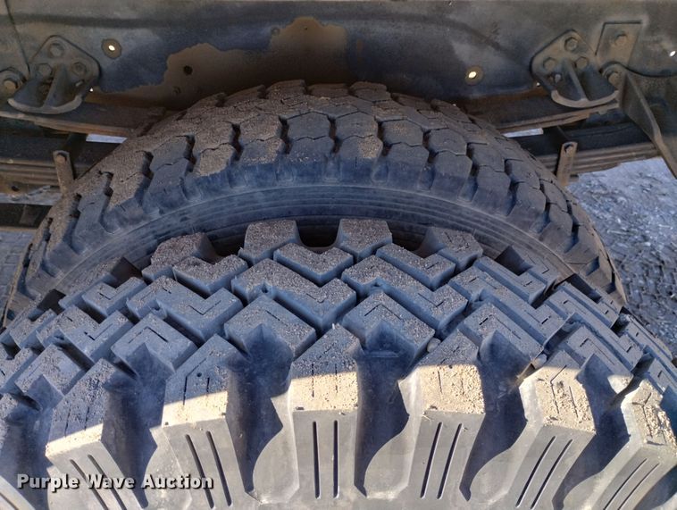 image for item DF8224 1990 International 4800  digger derrick truck