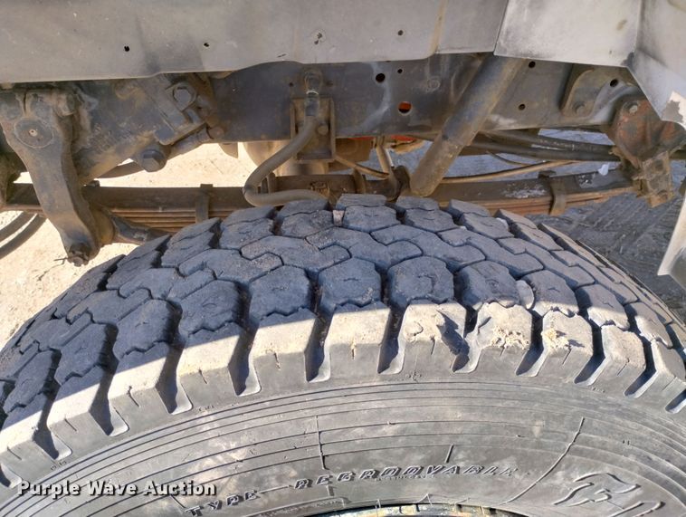 image for item DF8224 1990 International 4800  digger derrick truck