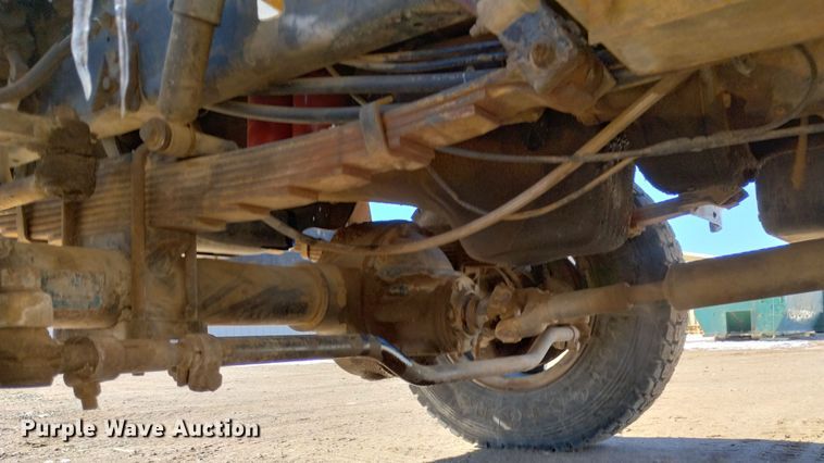 image for item DF8224 1990 International 4800  digger derrick truck