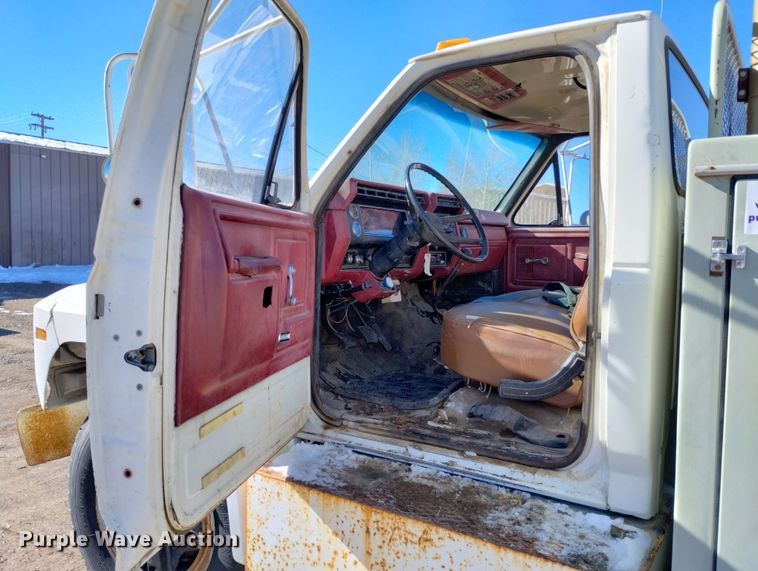 image for item DF8225 1981 Ford F800  utility / service truck with reel carrier