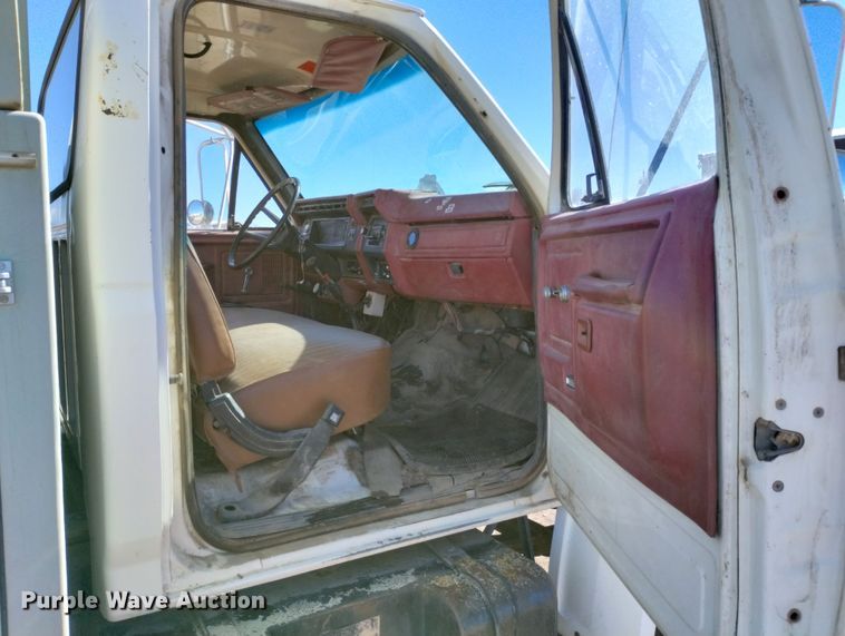 image for item DF8225 1981 Ford F800  utility / service truck with reel carrier