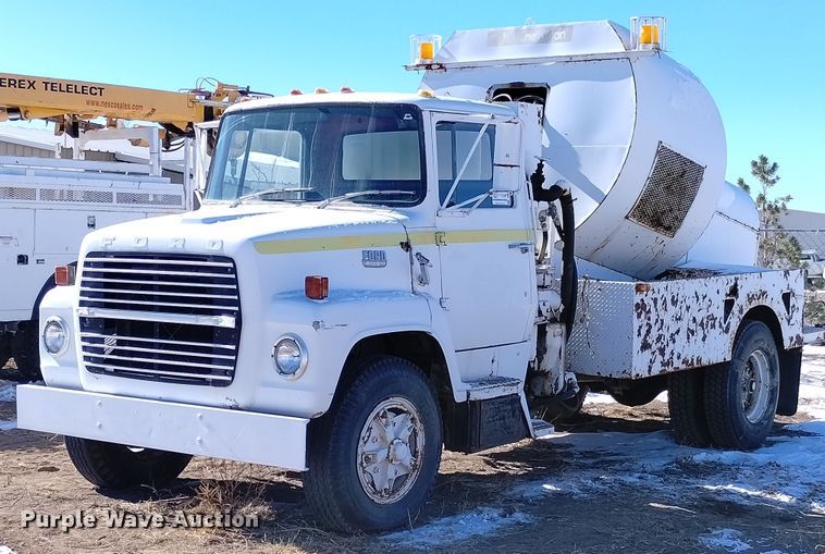 image for item DF8226 1976 Ford 8000  sewer rodder truck