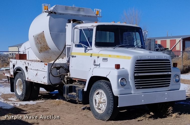 image for item DF8226 1976 Ford 8000  sewer rodder truck