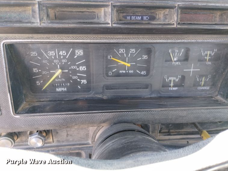 image for item DF8227 1989 Ford F700  truck cab and chassis