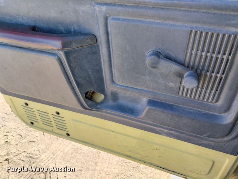 image for item DF8227 1989 Ford F700  truck cab and chassis