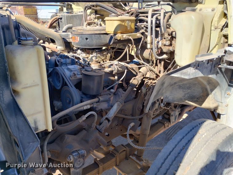 image for item DF8227 1989 Ford F700  truck cab and chassis