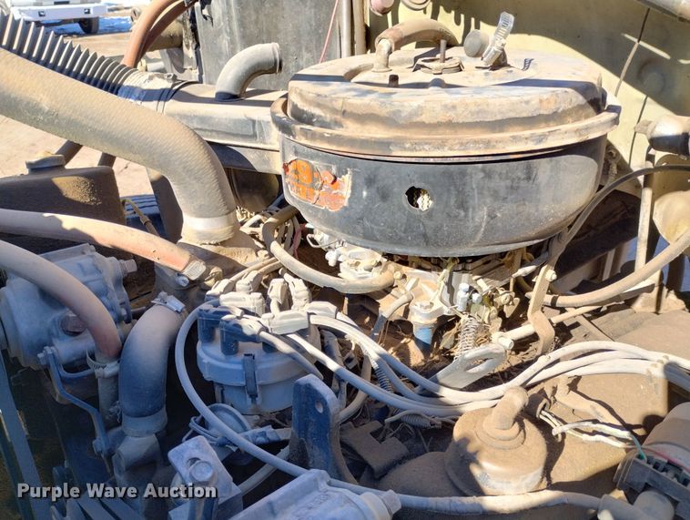 image for item DF8227 1989 Ford F700  truck cab and chassis