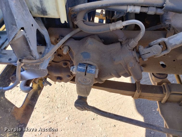 image for item DF8227 1989 Ford F700  truck cab and chassis