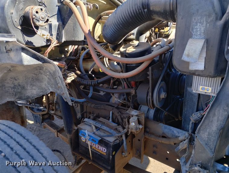 image for item DF8227 1989 Ford F700  truck cab and chassis