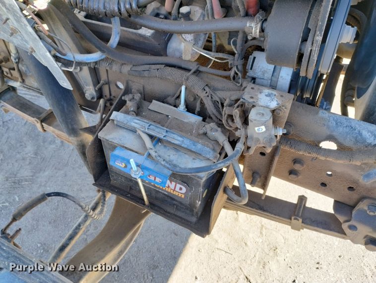 image for item DF8227 1989 Ford F700  truck cab and chassis