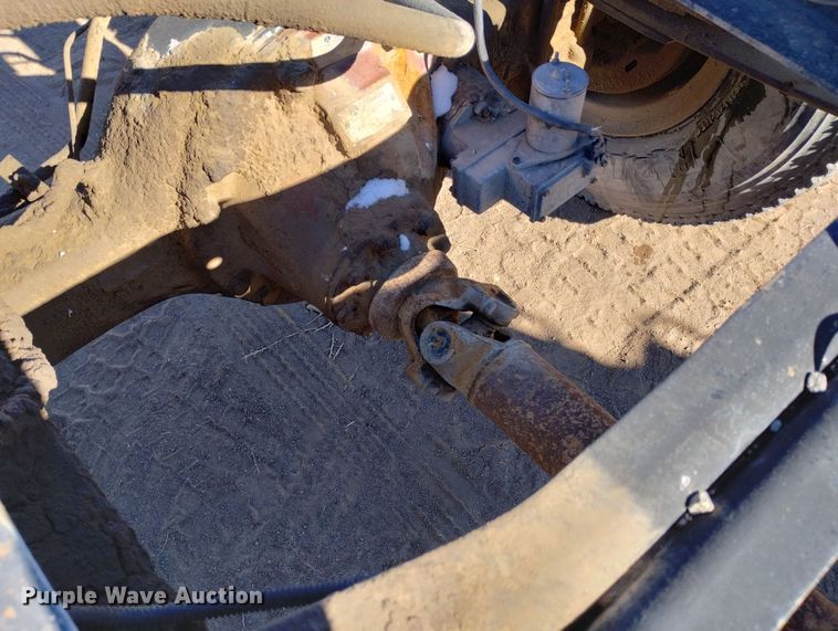 image for item DF8227 1989 Ford F700  truck cab and chassis