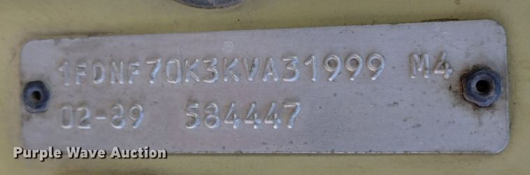 image for item DF8227 1989 Ford F700  truck cab and chassis