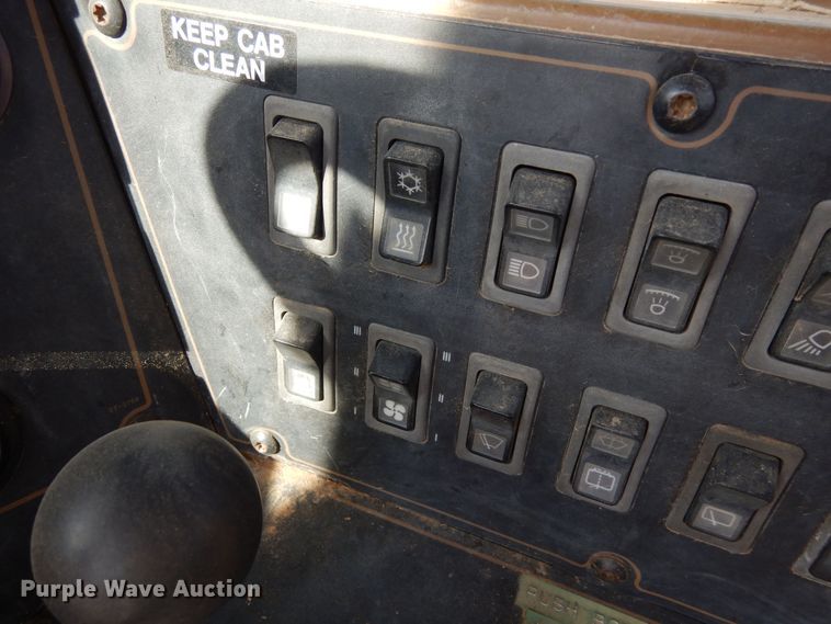 image for item DF8254 2000 Caterpillar 615C elevating scraper