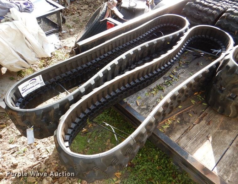Mini excavator tracks in Grapevine, TX Item DH7519 sold Purple Wave