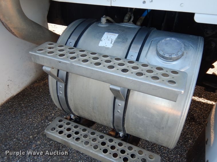 image for item DI6868 2006 Kenworth T300  fuel / lube truck