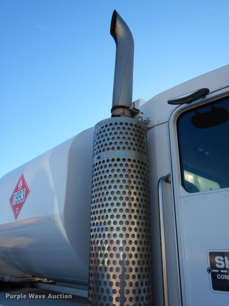 image for item DI6868 2006 Kenworth T300  fuel / lube truck