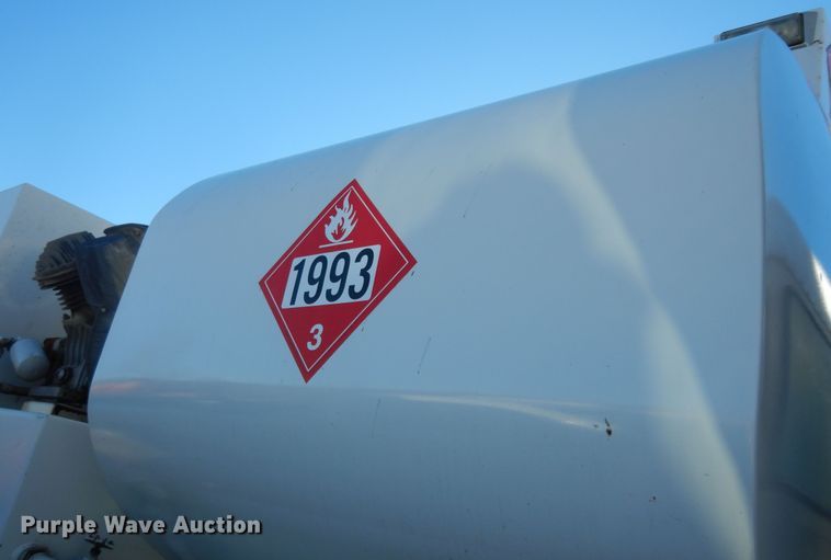 image for item DI6868 2006 Kenworth T300  fuel / lube truck