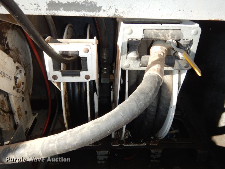 image for item DI6868 2006 Kenworth T300  fuel / lube truck