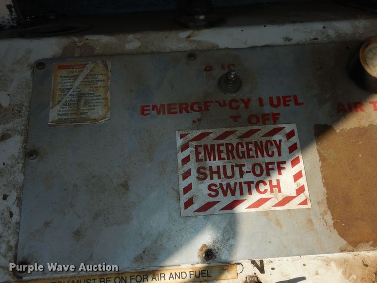 image for item DI6868 2006 Kenworth T300  fuel / lube truck