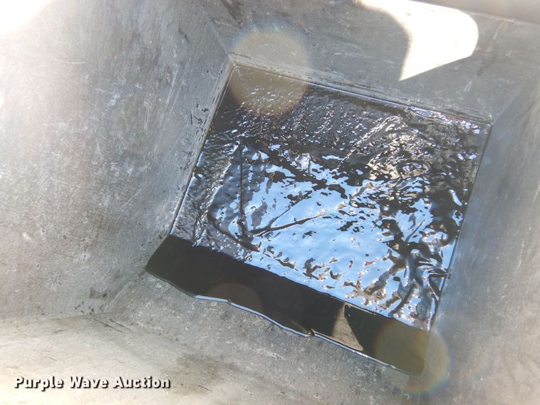 image for item DI6868 2006 Kenworth T300  fuel / lube truck